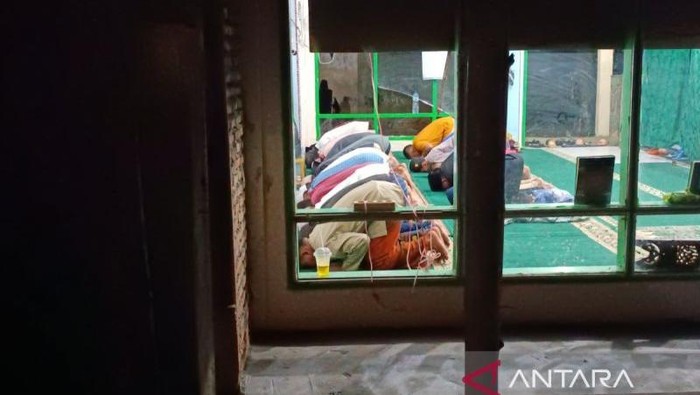 Suasana Tarawih Perdana Warga Muhammadiyah Korban Bencana di Tapsel, Harapan Baru dalam Keadaan Sulit