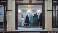 Suasana khusyuk salat tarawih pertama warga Muhammadiyah di Kabupaten Nganjuk yang digelar usai Salat Isya. (Foto: Bakrie/detikJatim)