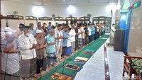 Pelaksanaan tarawih mengikuti maklumat PP Muhammadiyah yang menetapkan 1 Ramadan 1447 H jatuh pada 18 Februari 2026. (Foto: Bakrie/detikJatim)