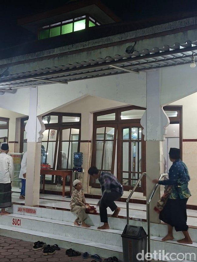 Potret Salat Tarawih Pertama Warga Muhammadiyah di Nganjuk