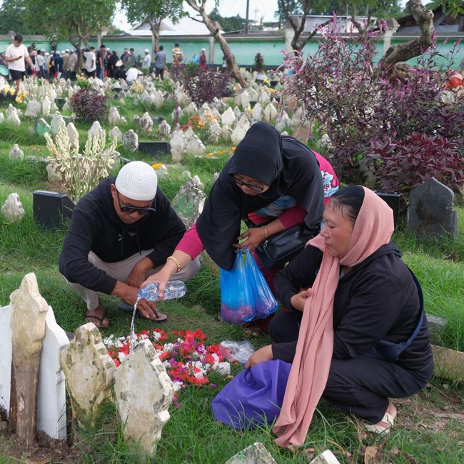 TPU Wanasari Bali Dipadati Peziarah Sambut Bulan Suci