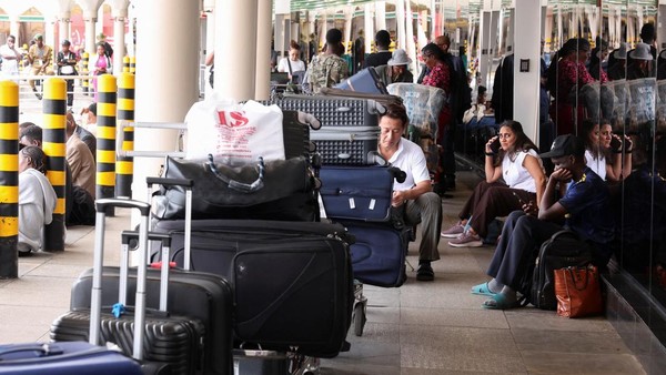 Aksi Mogok Kerja Bikin Penumpang Terlantar di Bandara Tersibuk Afrika Timur
