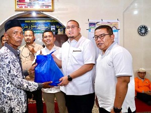 Jelang Ramadan, Andre Rosiade Salurkan 1.000 Sembako buat Warga Tigo Lurah