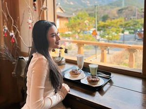 Seru! Angbeen Rishi Kulineran di Korea hingga Botram Bareng Keluarga