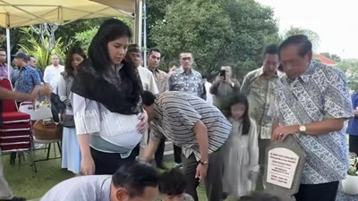 Potret Annisa Pohan Ziarah ke Makam Mertua, Perut Makin Besar Curi Atensi