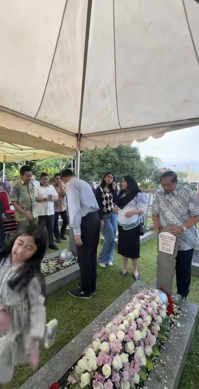 Meski demikian baik Annisa maupun Agus sama-sama belum mengumumkan secara resmi perihal kehamilan kedua mereka. Annisa sendiri diketahui saat ini berusia 44 tahun dan sudah memiliki anak perempuan yang beranjak remaja, Almira Yudhoyono. Foto: Instagram/@agusyudhoyono