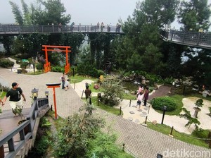 Menikmati Suasana Taman ala Jepang di Kaki Gunung Ciremai Kuningan