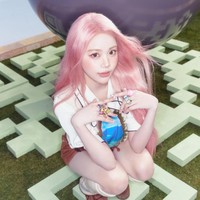 Visual Carmen Hearts2Hearts Tuai Pujian, Bak Boneka dengan Rambut Pink