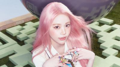 Visual Carmen Hearts2Hearts Tuai Pujian, Bak Boneka dengan Rambut Pink