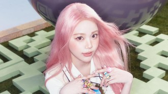 Visual Carmen Hearts2Hearts Tuai Pujian, Bak Boneka dengan Rambut Pink