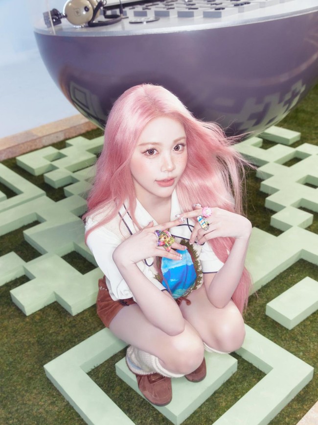 Visual Carmen Hearts2Hearts Tuai Pujian, Bak Boneka dengan Rambut Pink