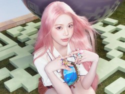 Visual Carmen Hearts2Hearts Tuai Pujian, Bak Boneka dengan Rambut Pink