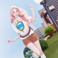 Ini bukan pertama kalinya visual Carmen menuai pujian netizen Korea. Sebelum debut, banyak yang kagum melihat fitur wajahnya karena punya mata besar, hidung mancung, hingga dagu berbentuk V. Ia dianggap lolos standar kecantikan Korea Selatan. Foto: dok. SM Entertainment