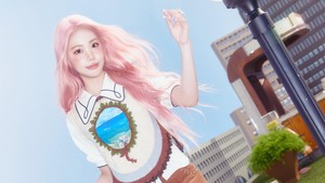 Carmen kini lagi ada di puncak popularitas bareng Hearts2Hearts berkat lagu RUDE! yang lagi viral. (Foto: dok. SM Entertainment)