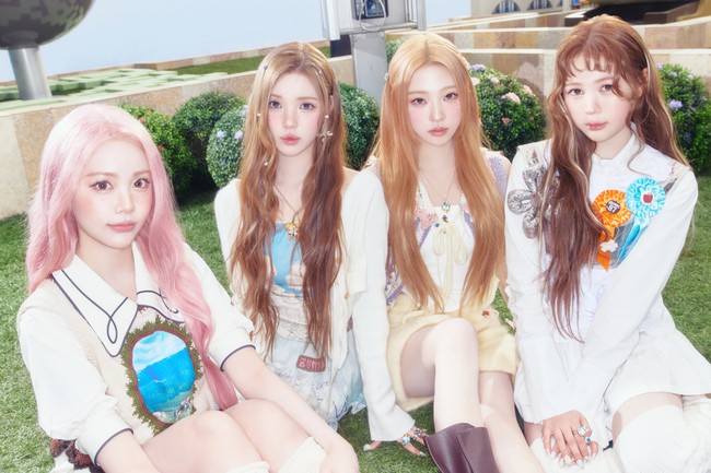 Pemilik nama asli Nyoman Ayu Carmenita ini sekilas mengingatkan netizen Korea dengan sunbae alias seniornya di SM Entertainment, Yoona SNSD. Foto: dok. SM Entertainment