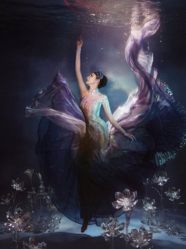 Dilraba Dilmurat banjir pujian usai tampil menari di acara Tahun Baru Imlek 2026. Penampilannya menari ini juga menduduki pencarian teratas di Weibo, media sosial China.  Foto: Dok. Facebook Dear Alice Forever, X DilrabaD_fans