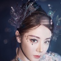 Dilraba Dilmurat Tampil Jadi Putri Duyung di Imlek 2026, Visualnya Bak Dewi