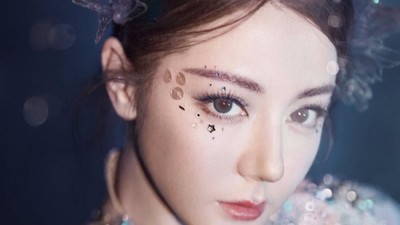 Dilraba Dilmurat Tampil Jadi Putri Duyung di Imlek 2026, Visualnya Bak Dewi