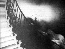 Terekam Kamera! Foto Misterius Ini Bikin Merinding