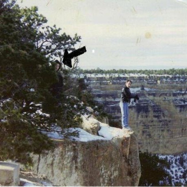 Terekam Kamera! Foto Misterius Ini Bikin Merinding