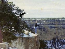 Terekam Kamera! Foto Misterius Ini Bikin Merinding