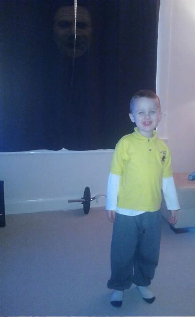 Foto Misterius Bikin Merinding