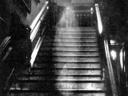 Terekam Kamera! Foto Misterius Ini Bikin Merinding