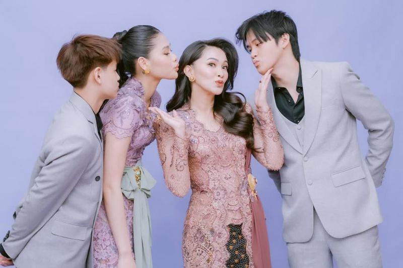 Gaya Gubernur Sherly Tjoanda Pakai Kebaya Intan Avantie