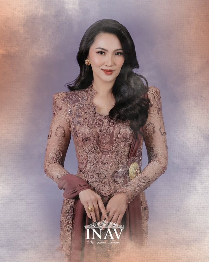 Gaya Gubernur Sherly Tjoanda Pakai Kebaya Intan Avantie