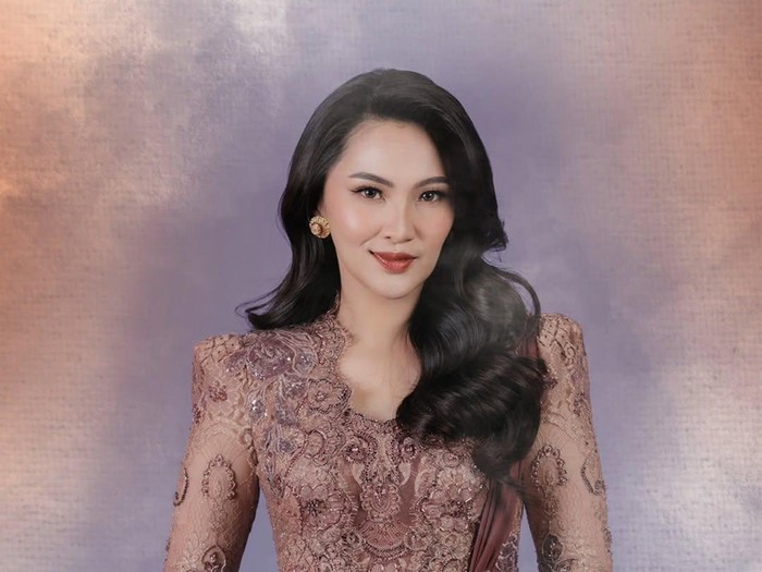 Gaya Gubernur Sherly Tjoanda Pakai Kebaya Intan Avantie