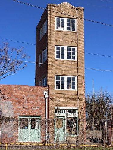 Gedung Newby-McMahon, gedung pencakar langit terkecil di dunia. Gedung Newby-McMahon, gedung pencakar langit terkecil di dunia.