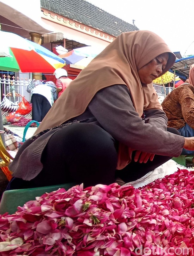 Geliat Pedagang Bunga Jelang Ramadan di Kota Blitar