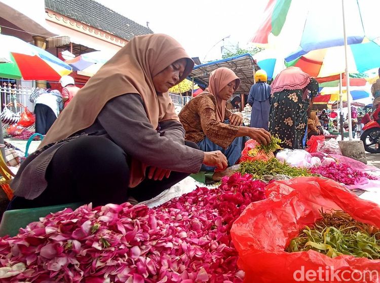 Geliat Pedagang Bunga Jelang Ramadan di Kota Blitar