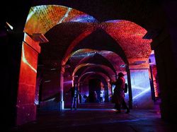 Gereja Bersejarah London Berubah Jadi Instalasi Cahaya Imersif