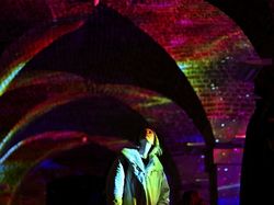 Gereja Bersejarah London Berubah Jadi Instalasi Cahaya Imersif