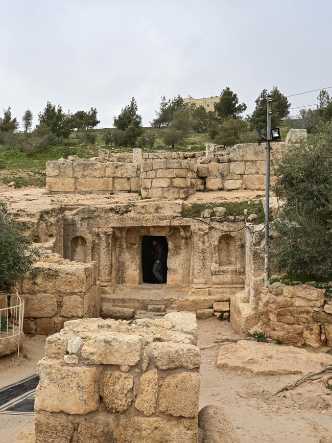 Goa Ashabul Khafi, Destinasi Sejarah dan Spiritual di Jantung Amman