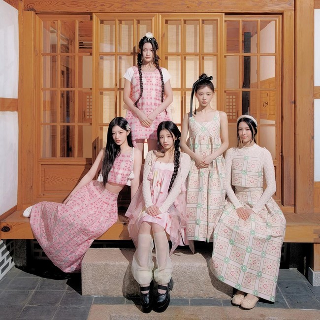 Gaya KiiiKiii hingga ILLIT Pakai Hanbok Rayakan Seollal