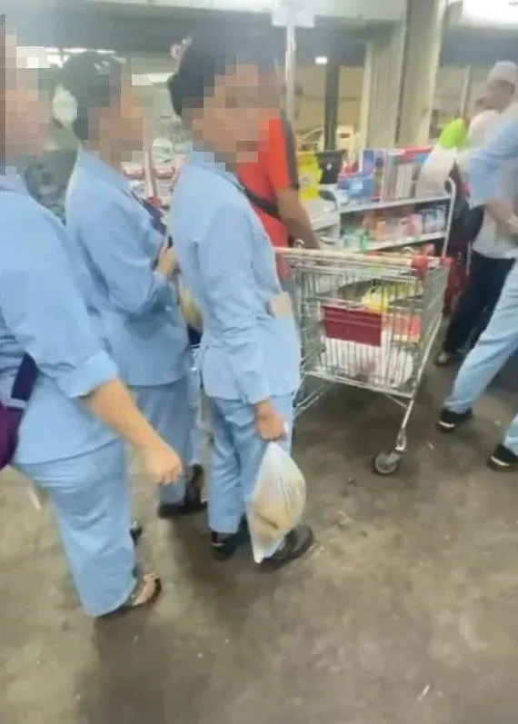 Heboh! Minyak Goreng Subsidi Diduga Dijual ke Warga Asing