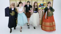 Gaya KiiiKiii hingga ILLIT Pakai Hanbok Rayakan Seollal