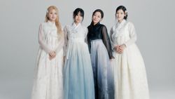 Gaya KiiiKiii hingga ILLIT Pakai Hanbok Rayakan Seollal