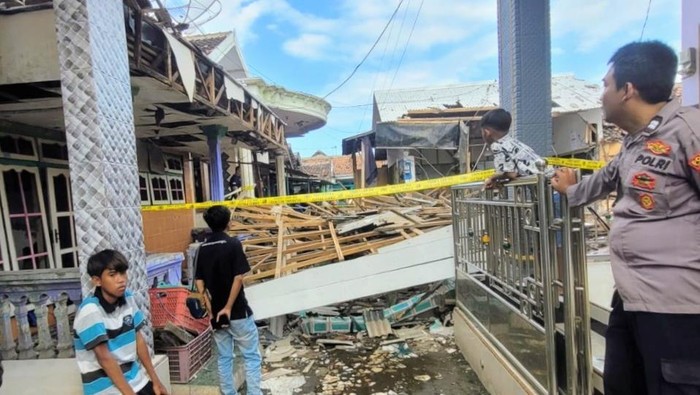 Lokasi ledakan di Desa Sumberanyar, Kecamatan Banyuputih, Situbondo menghancurkan rumah dan memakan korban jiwa