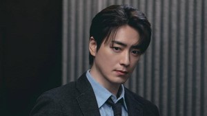 Sutradara Jang Hang Jun mengungkap Lee Jun Hyuk adalah keturunan Hyoryeong Daegun, kakak Raja Sejong, dan reaksi publik langsung meledak. Foto: Instagram @acefactory.official