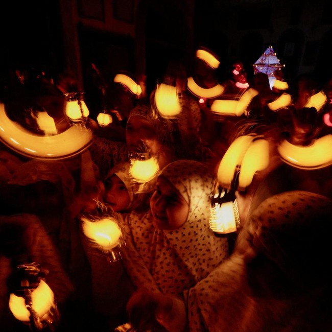 Lentera Ramadan Terangi Malam Mosul
