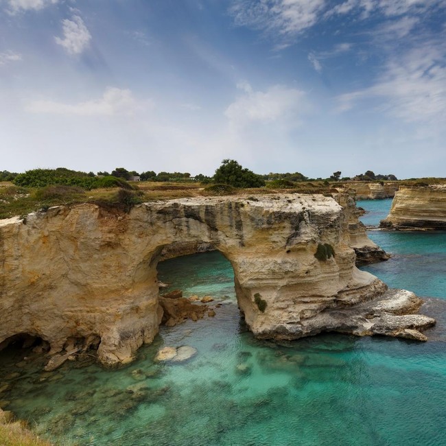 Gapura Kekasih yang Runtuh di Hari Valentine