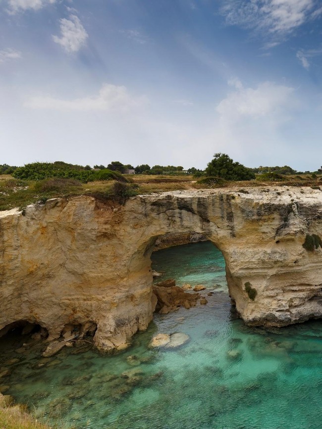 Gapura Kekasih yang Runtuh di Hari Valentine