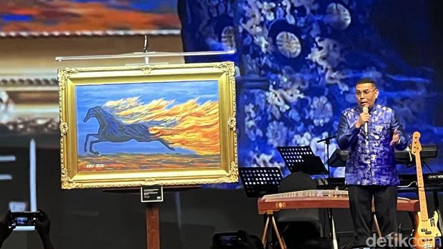 Lukisan Presiden ke-6 Susilo Bambang Yudhoyono (SBY) yang dilelang laku sebesar Rp 6,5 miliar oleh pengusaha Low Tuck Kwong. (Adhfar/detikcom)