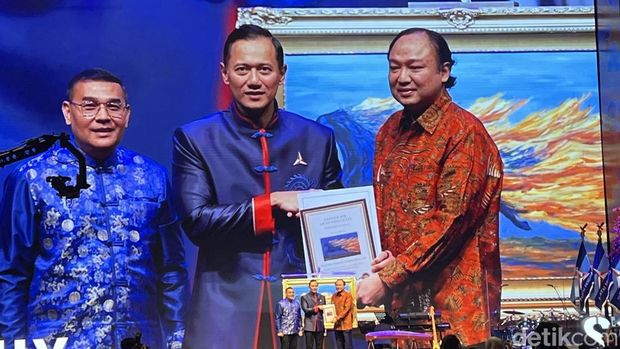 Lukisan Presiden ke-6 Susilo Bambang Yudhoyono (SBY) yang dilelang laku sebesar Rp 6,5 miliar oleh pengusaha Low Tuck Kwong. (Adhfar/detikcom)