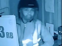 Maling Terekam CCTV Bobol Kedai Kopi di Makassar, Polisi Belum Bisa Tangkap