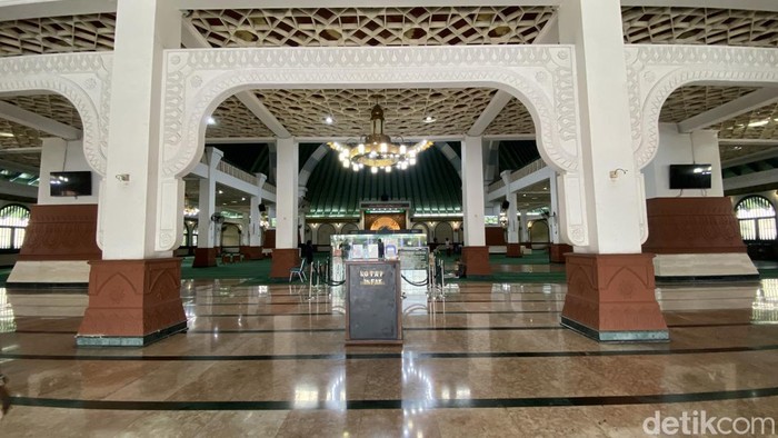 Suasana Masjid Agung Jawa Tengah, Kecamatan Gayamsari, Kota Semarang, Rabu (18/2/2026).