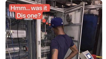 Meme teknisi Google sedang memeriksa penyebab YouTube down. Foto: X.com